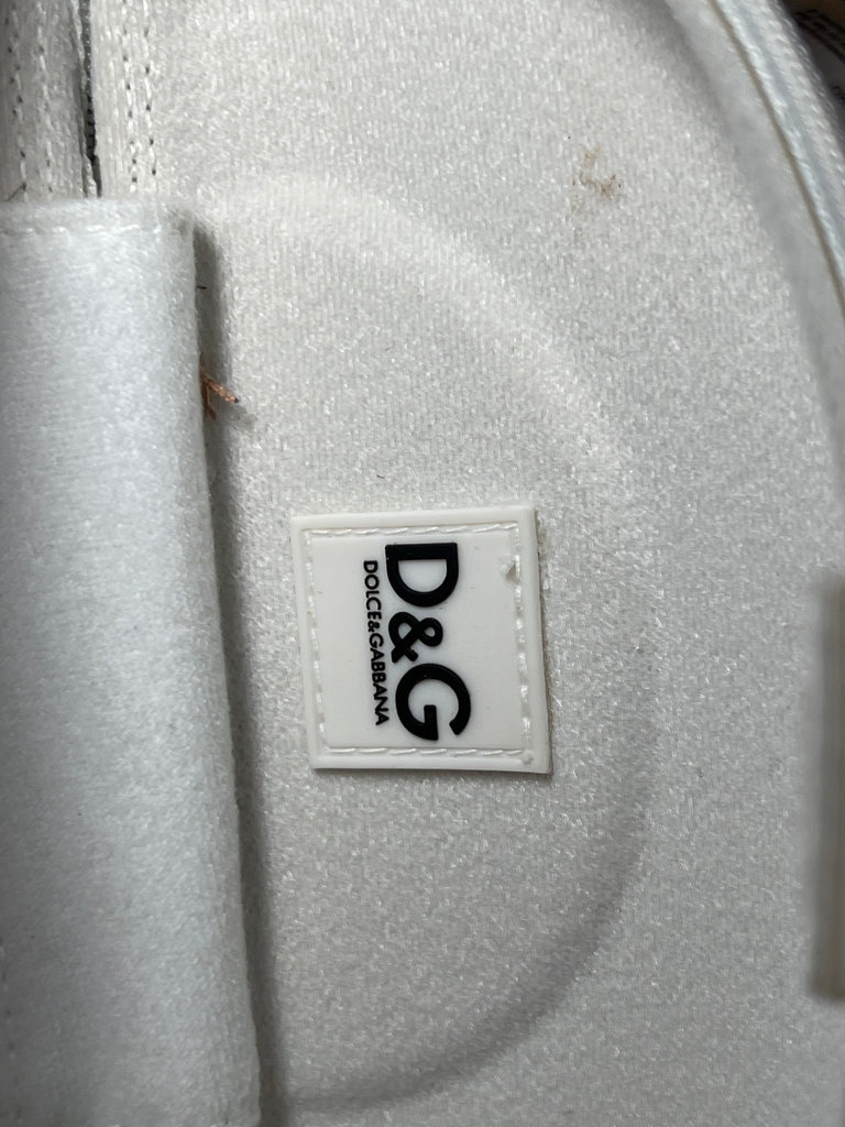 Dolce & Gabbana sunglasses with case - image 6 of 7