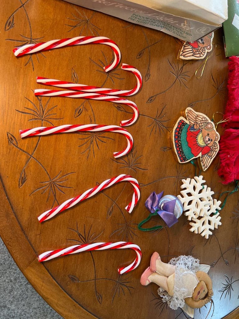 Assorted Christmas decorations and ornaments - image 6 of 7