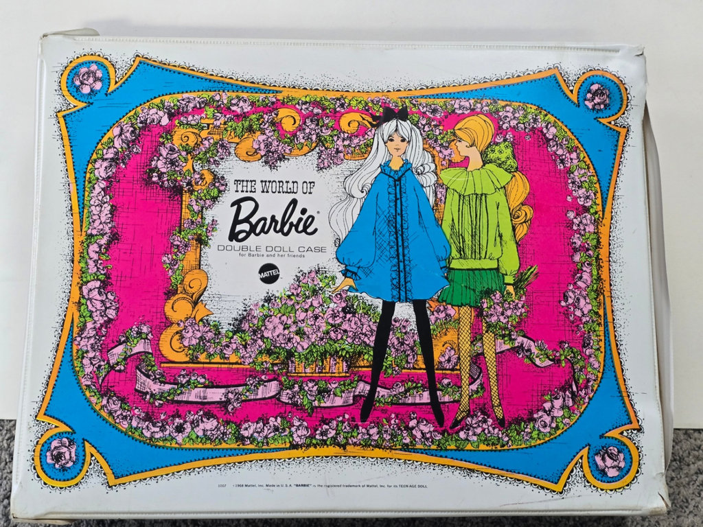 Barbie dolls with varied outfits and a vintage double-doll storage box - image 13 of 17
