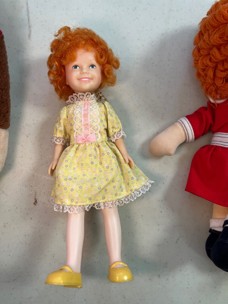 Curious George plush with four fashion dolls - image 5 of 11