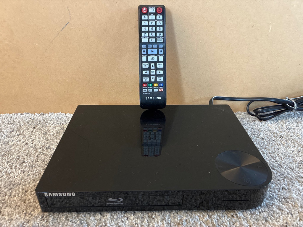 DVD+VCR Combo Player with Samsung 3D Glasses and Bose Headphones - image 7 of 12