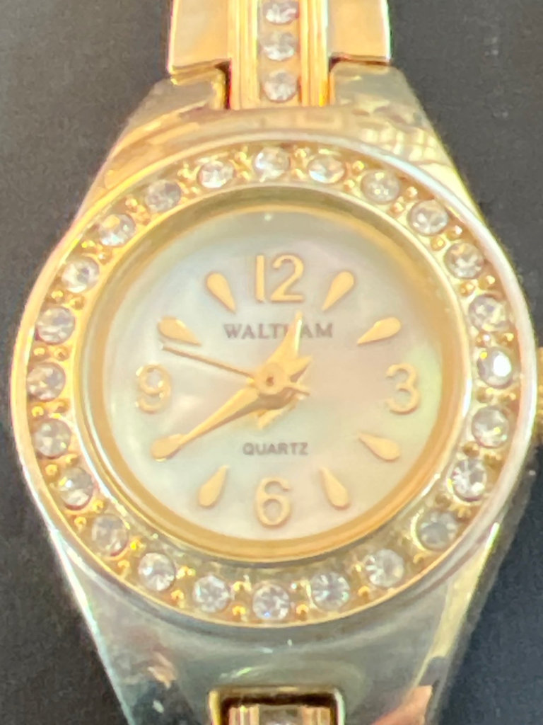 Assorted Bulova and Waltham wristwatches (Gold-tone bracelet, Leather strap, Stainless steel with expansion band) - image 4 of 7