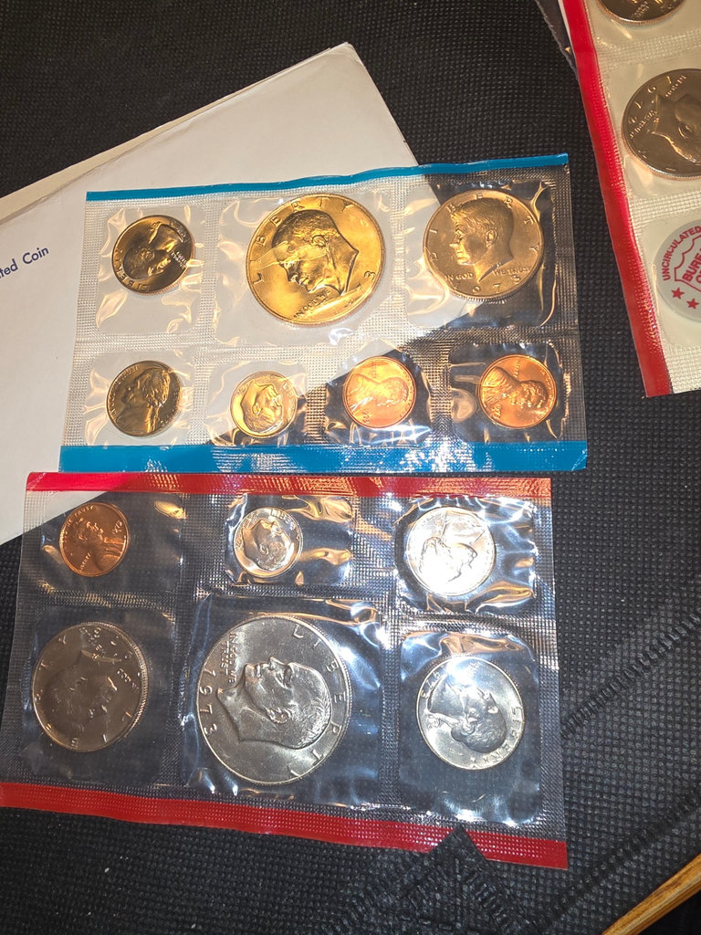 1973 and 1972 U.S. Mint Uncirculated Coin Sets - image 4 of 6