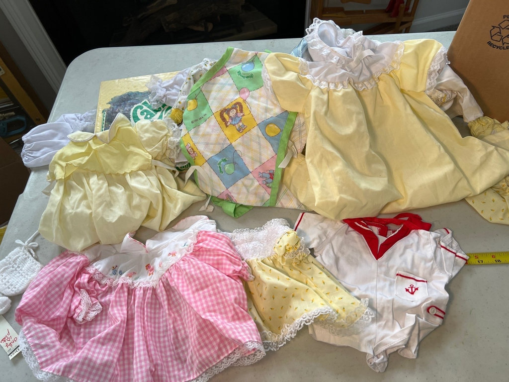 Cabbage Patch Kids dolls, outfits, and accessories with stickers - image 11 of 12