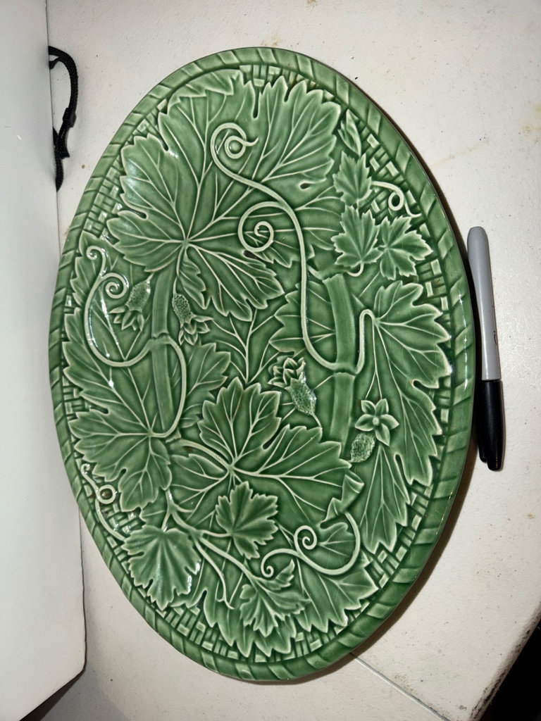 Green ceramic plates with botanical and animal motifs - image 5 of 6