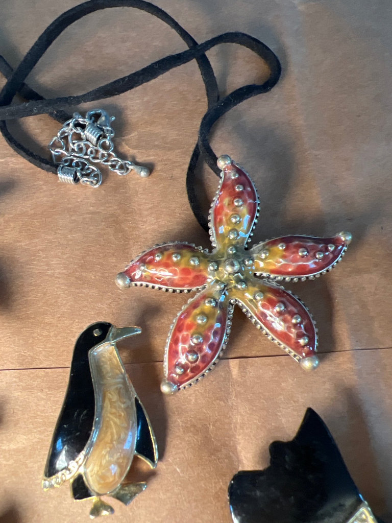 Assorted vintage metal animal and nature pins - image 5 of 6