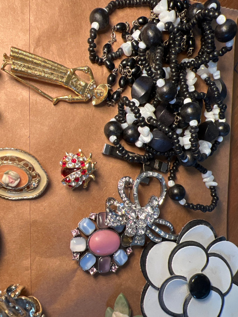 Assorted vintage and modern costume jewelry - image 9 of 10