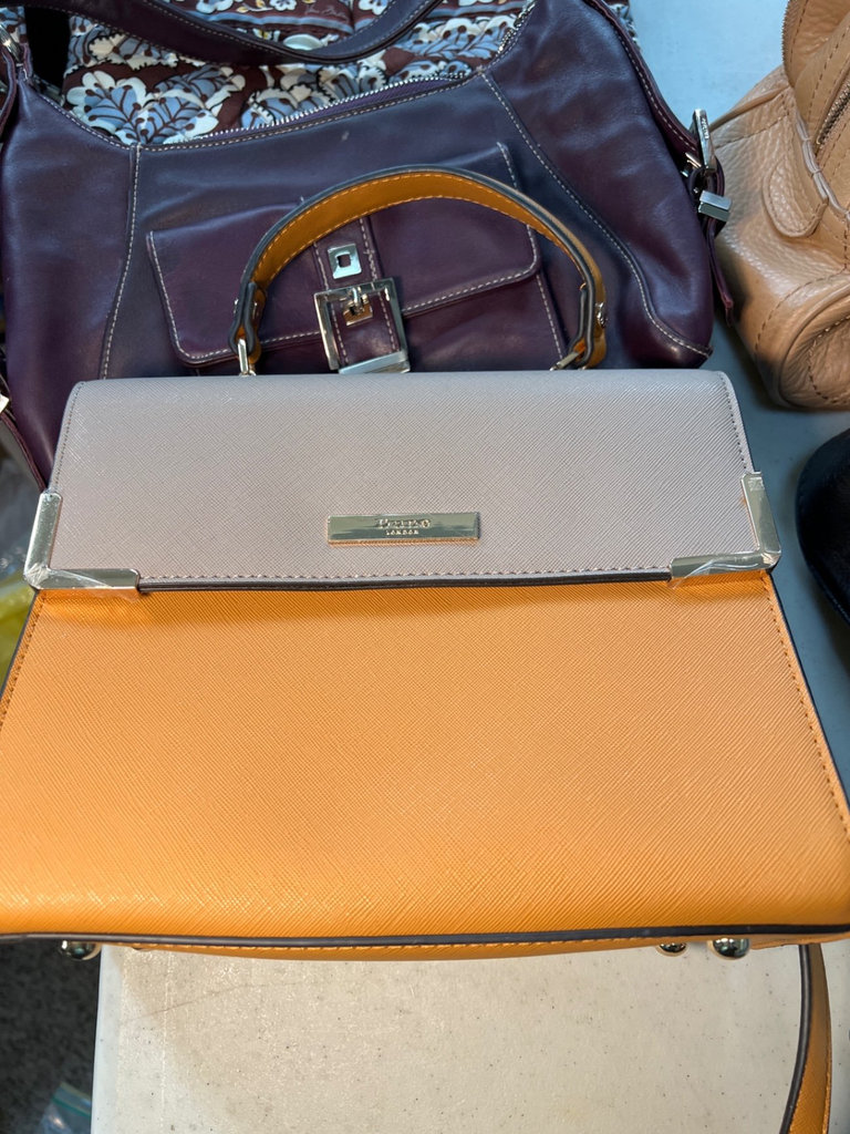 Assorted handbags and purses - image 5 of 18