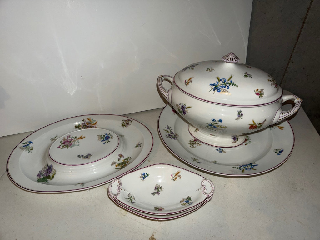Floral porcelain tureen, Platters  - image 7 of 12