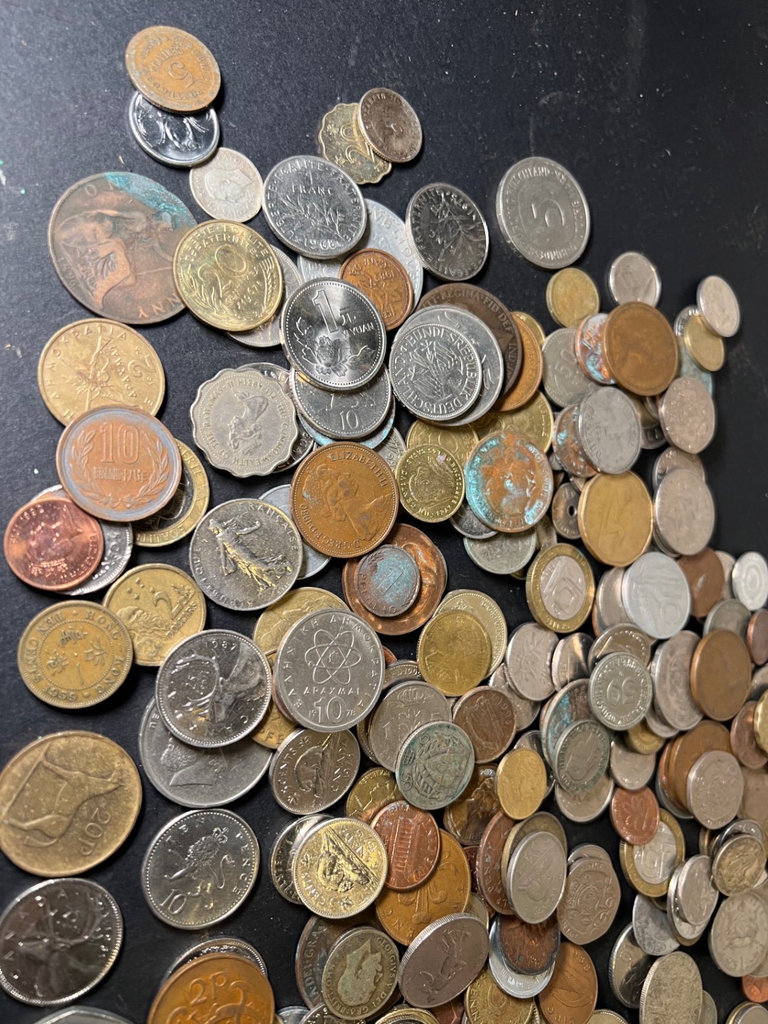 Assorted international coins and currency - image 14 of 18