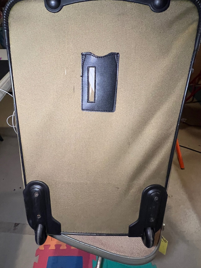 Gloria Vanderbilt rolling suitcase with black and red tote bag - image 6 of 6