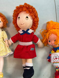 Curious George plush with four fashion dolls - thumbnail 7 of 11