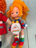 Curious George plush with four fashion dolls - thumbnail 6 of 11