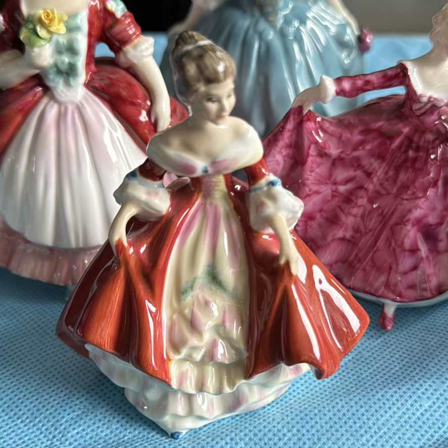 Royal Doulton 6 Smaller Figurines - image 3 of 27