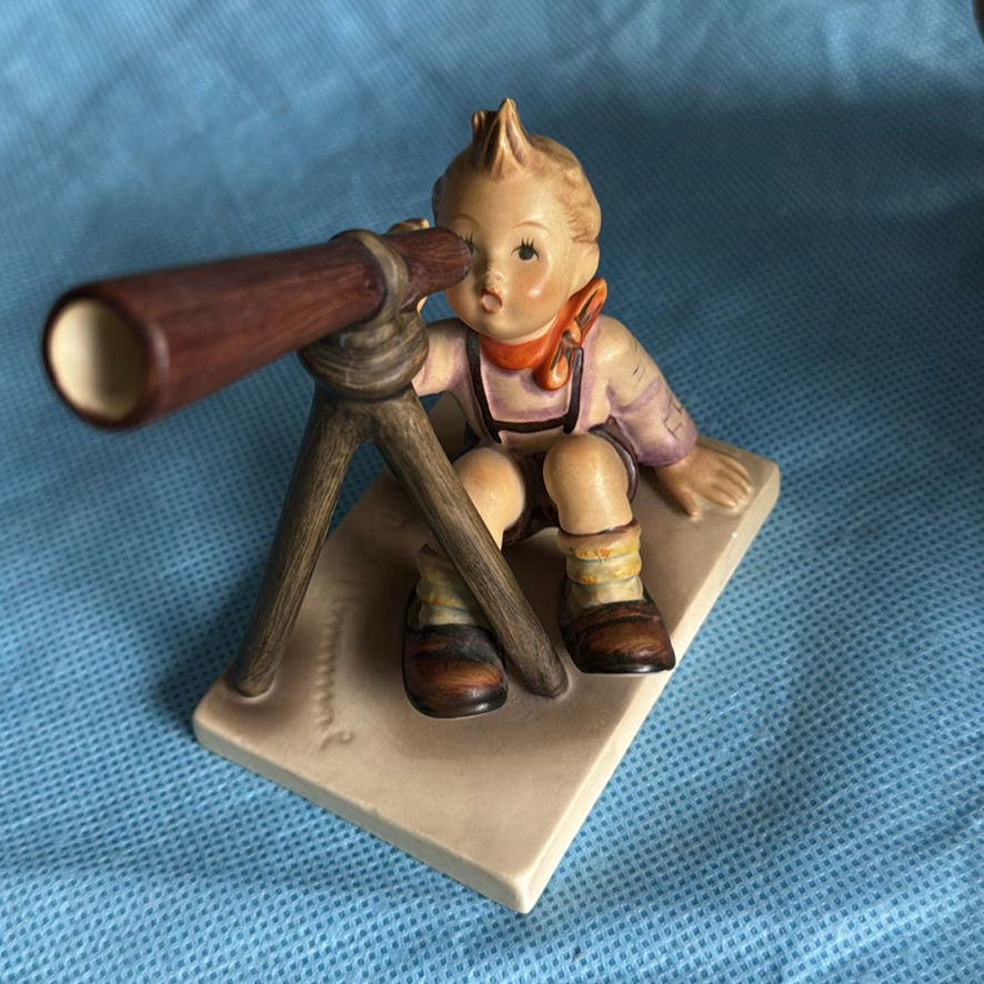 Hummel Figurines - image 34 of 36