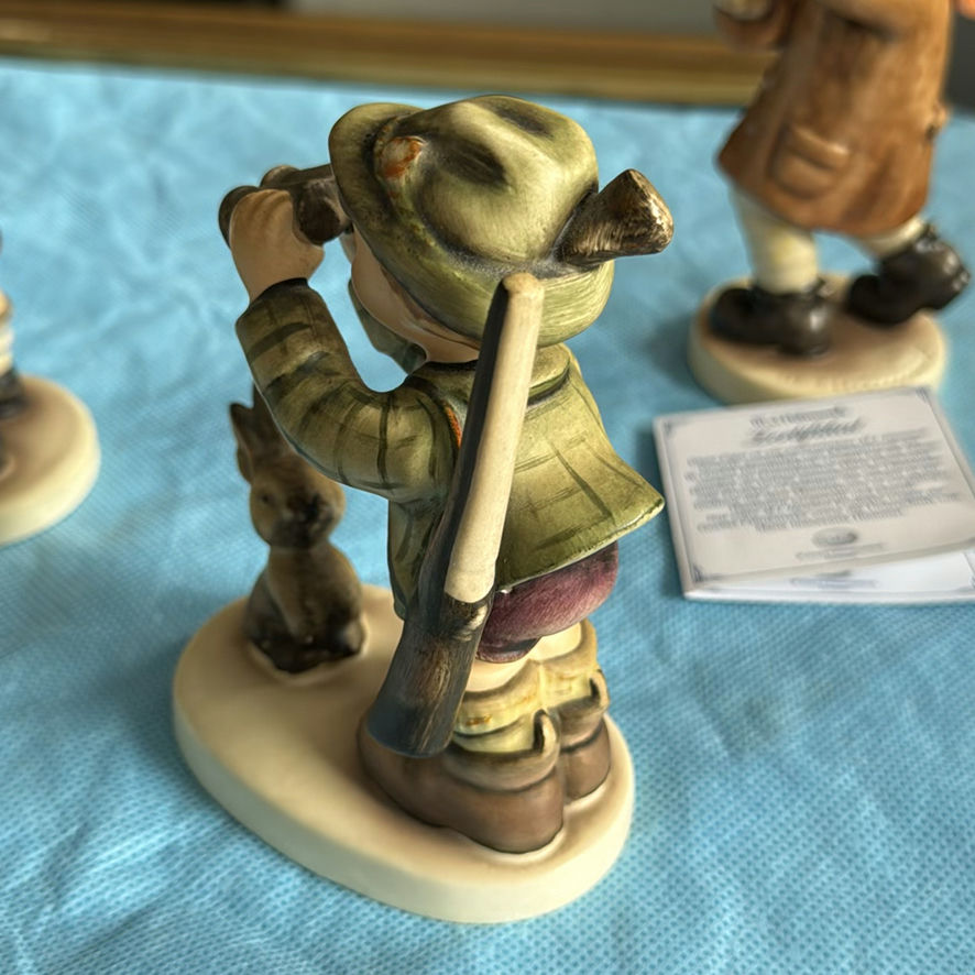 Hummel Figurines - image 20 of 36