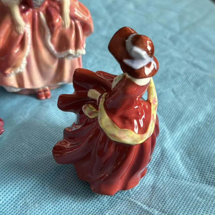 Royal Doulton 6 Smaller Figurines - image 9 of 27