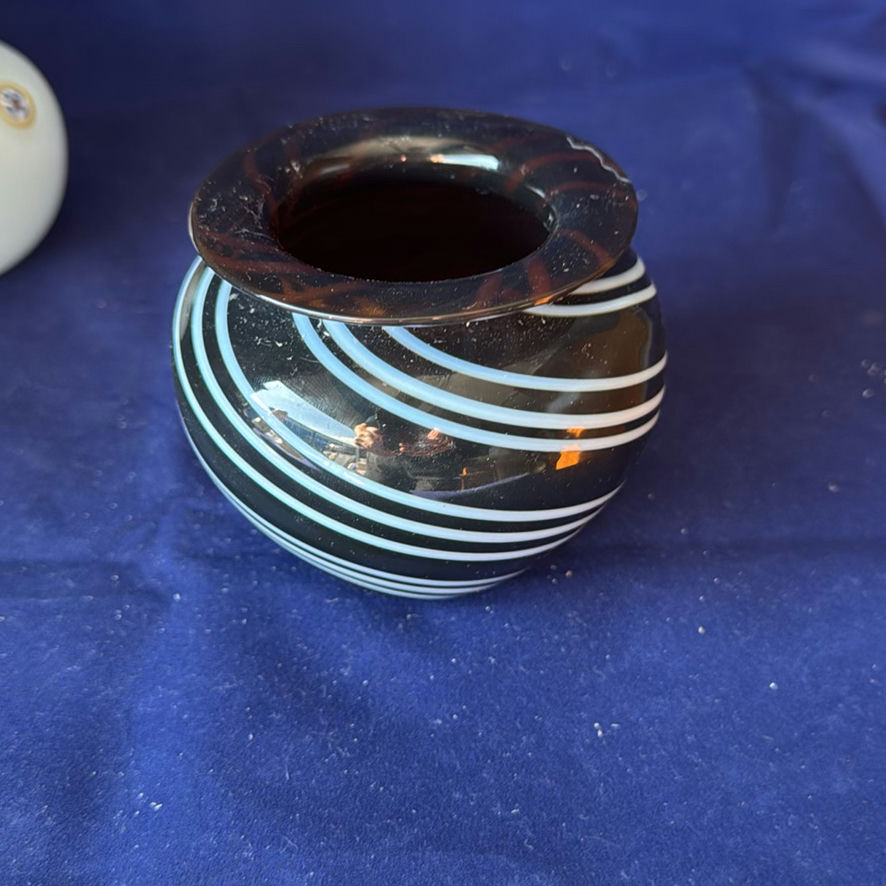 Art Glass Pieces - image 8 of 11