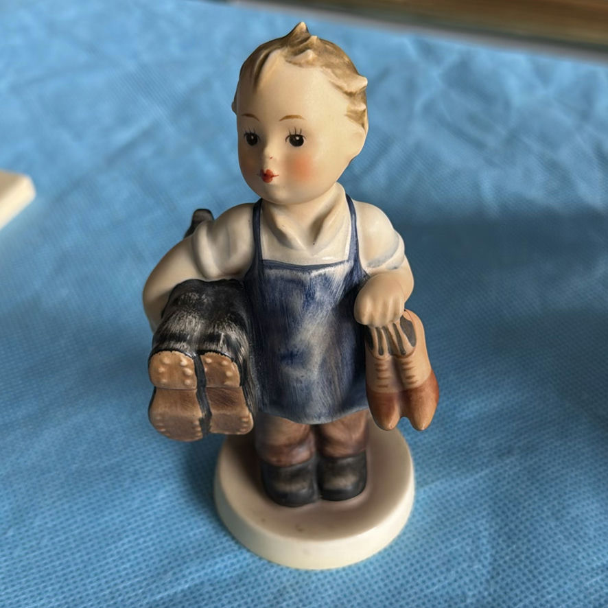 Hummel Figurines - image 31 of 36