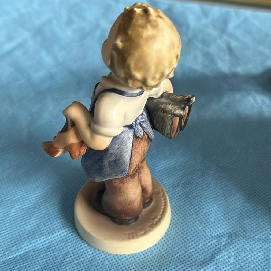 Hummel Figurines - image 33 of 36