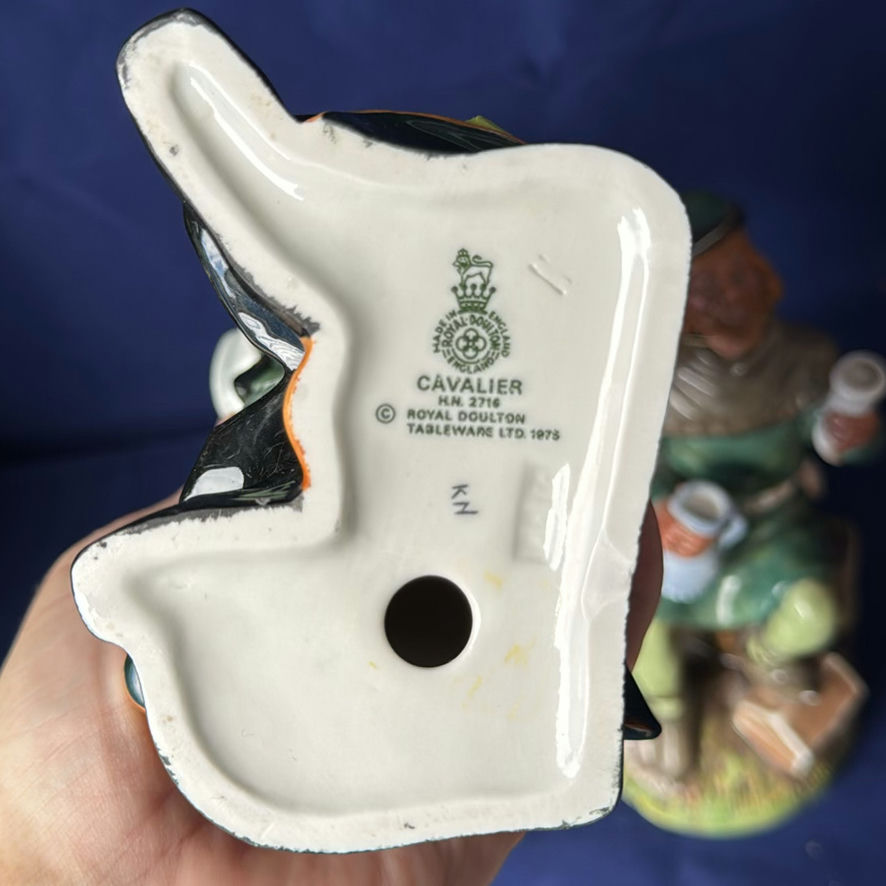 Royal Doulton Figures Cavalier and Robin Hood  - image 6 of 10