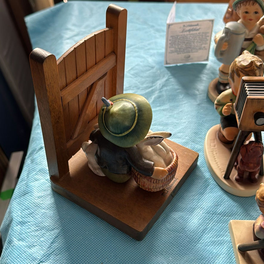 Hummel Figurines - image 13 of 36