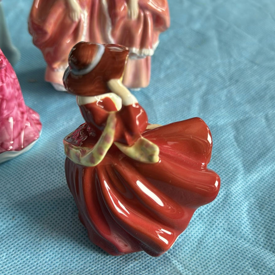 Royal Doulton 6 Smaller Figurines - image 8 of 27