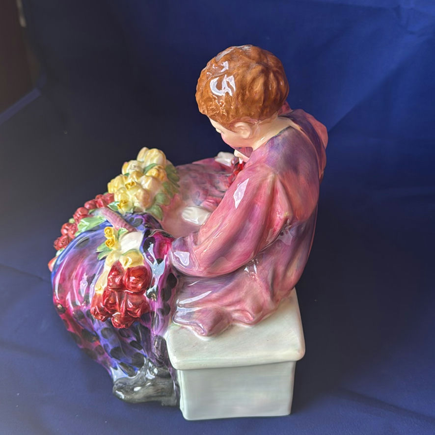 Royal Doulton The Flower Sellers Children HN1342 - image 3 of 6