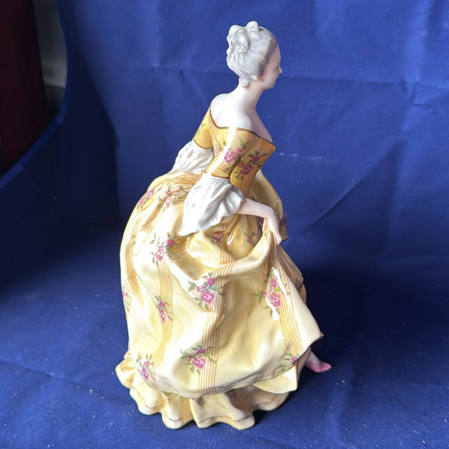 Authentic Richard Ginori-Capodimonte porcelain figurine - image 5 of 6