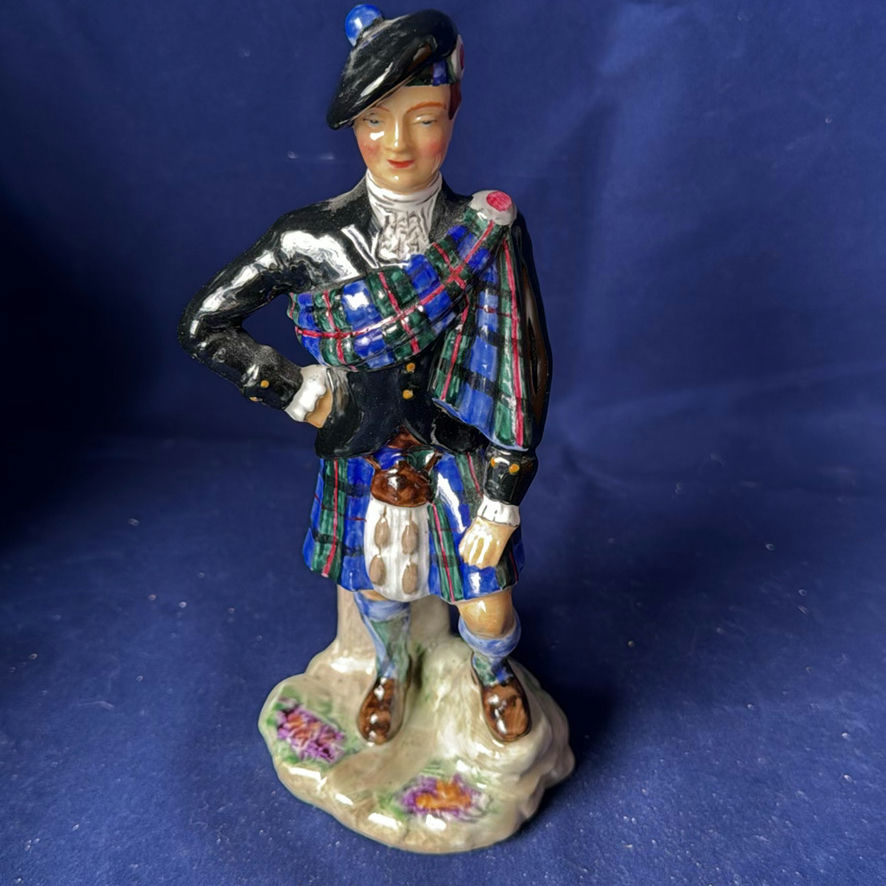 Radnor Bone China Scottish Clan Figures  - image 11 of 14