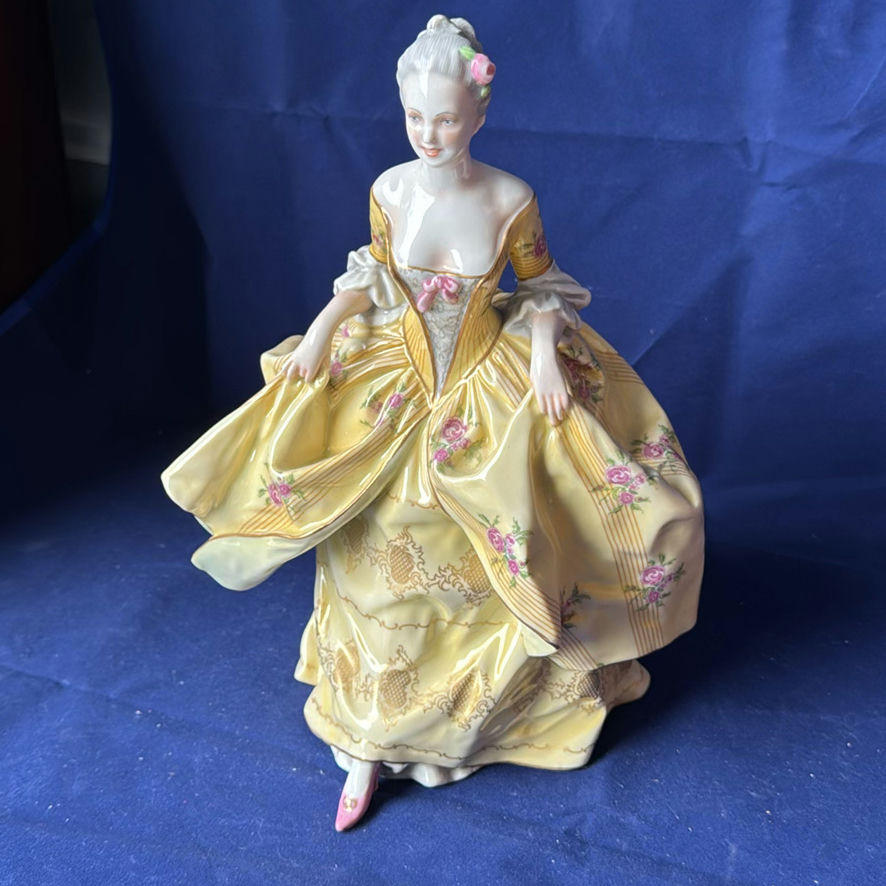 Authentic Richard Ginori-Capodimonte porcelain figurine - image 3 of 6