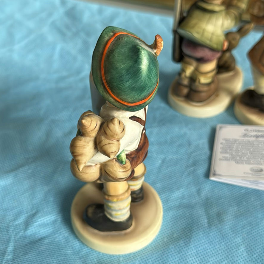 Hummel Figurines - image 24 of 36