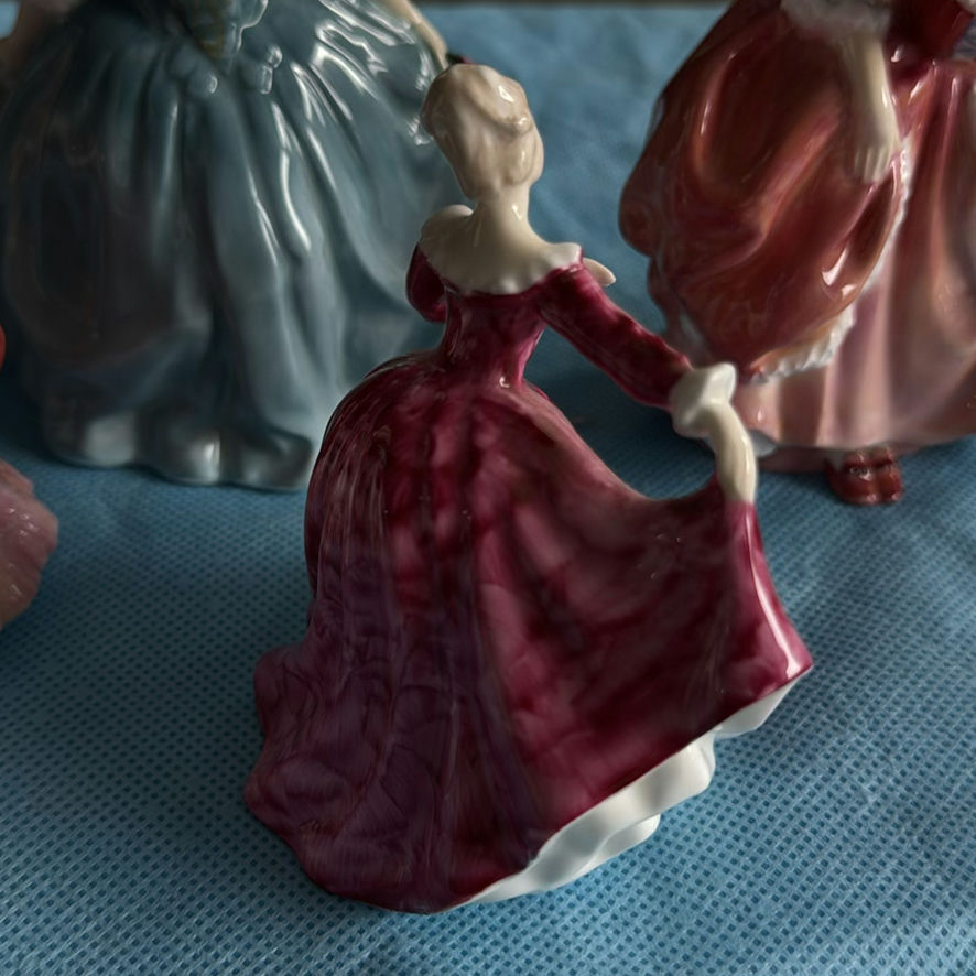 Royal Doulton 6 Smaller Figurines - image 12 of 27
