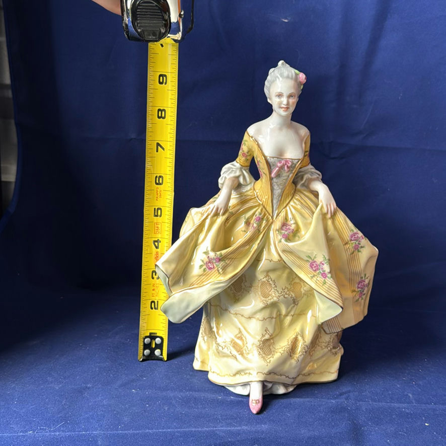Authentic Richard Ginori-Capodimonte porcelain figurine - image 2 of 6