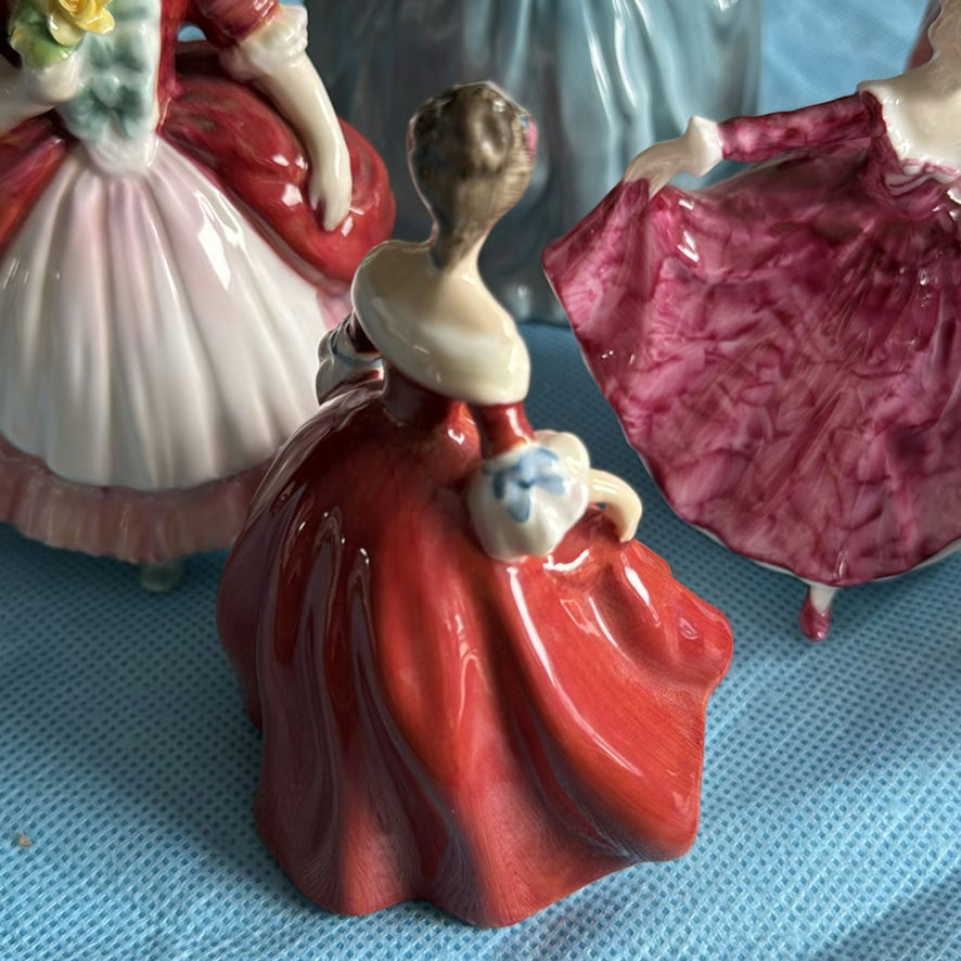 Royal Doulton 6 Smaller Figurines - image 4 of 27