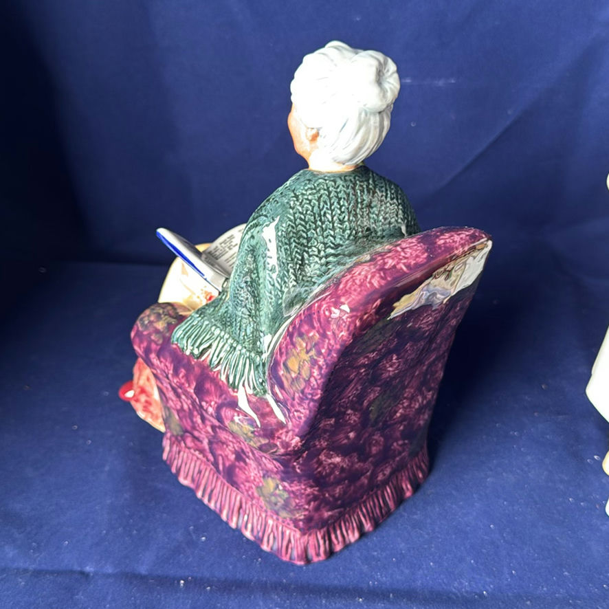 Royal Doulton Senior Lady Trio - image 8 of 14