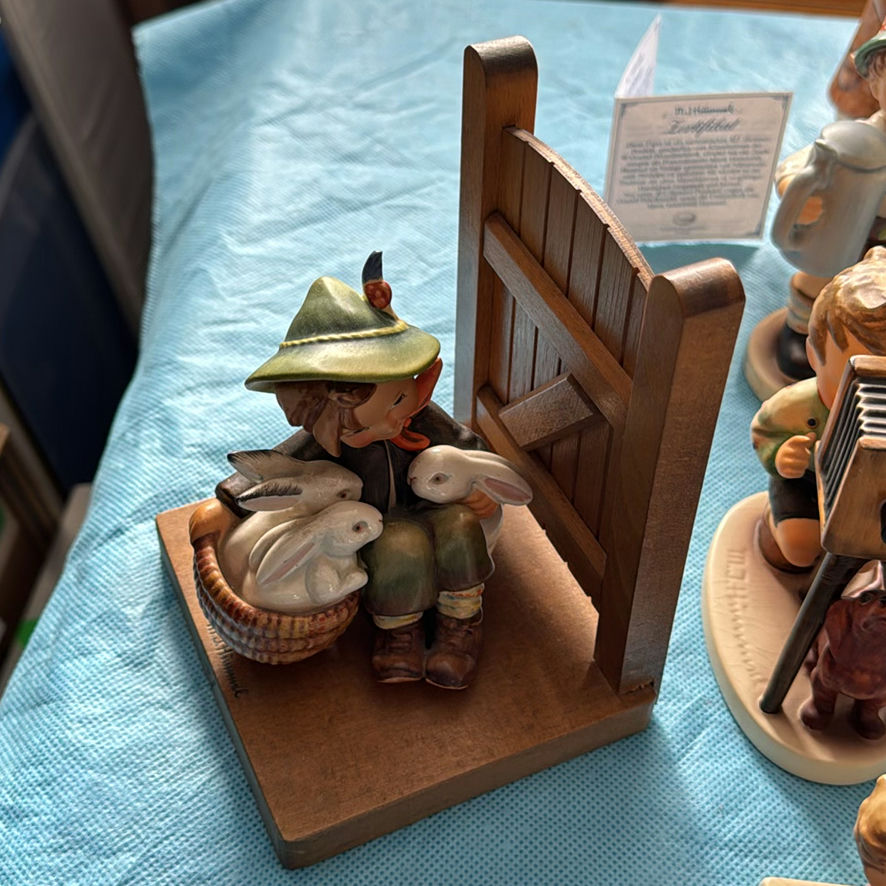 Hummel Figurines - image 14 of 36