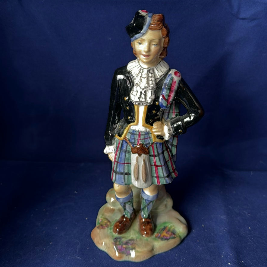 Radnor Bone China Scottish Clan Figures  - image 7 of 14