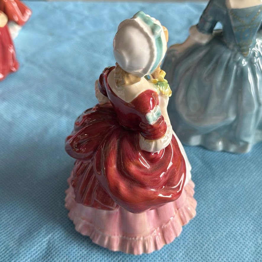 Royal Doulton 6 Smaller Figurines - image 16 of 27