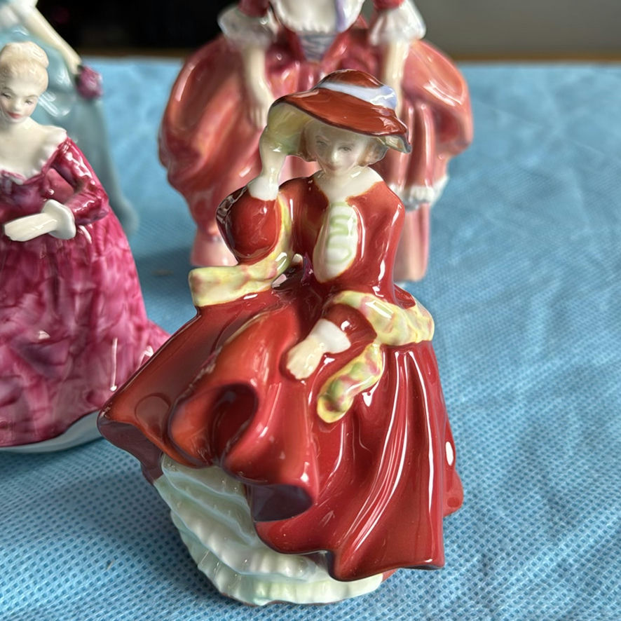 Royal Doulton 6 Smaller Figurines - image 7 of 27