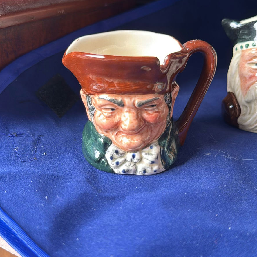 Royal Doulton Men Mugs Incl. Robin Hood, The Collector and 8 Smaller Ones - image 3 of 37