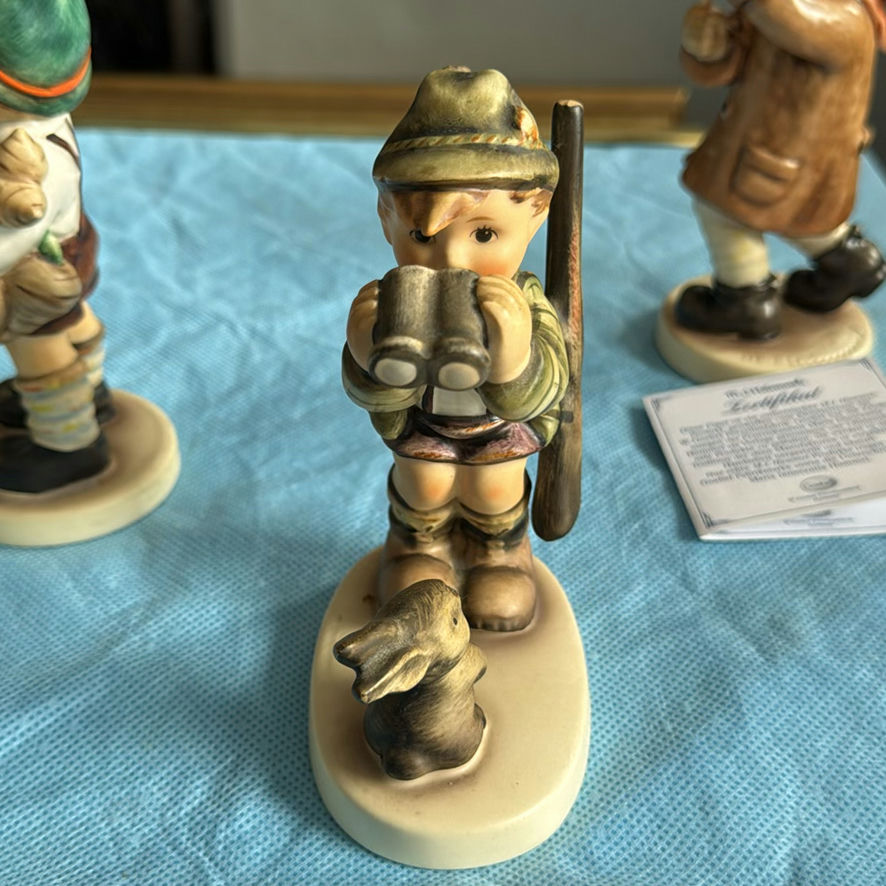 Hummel Figurines - image 19 of 36