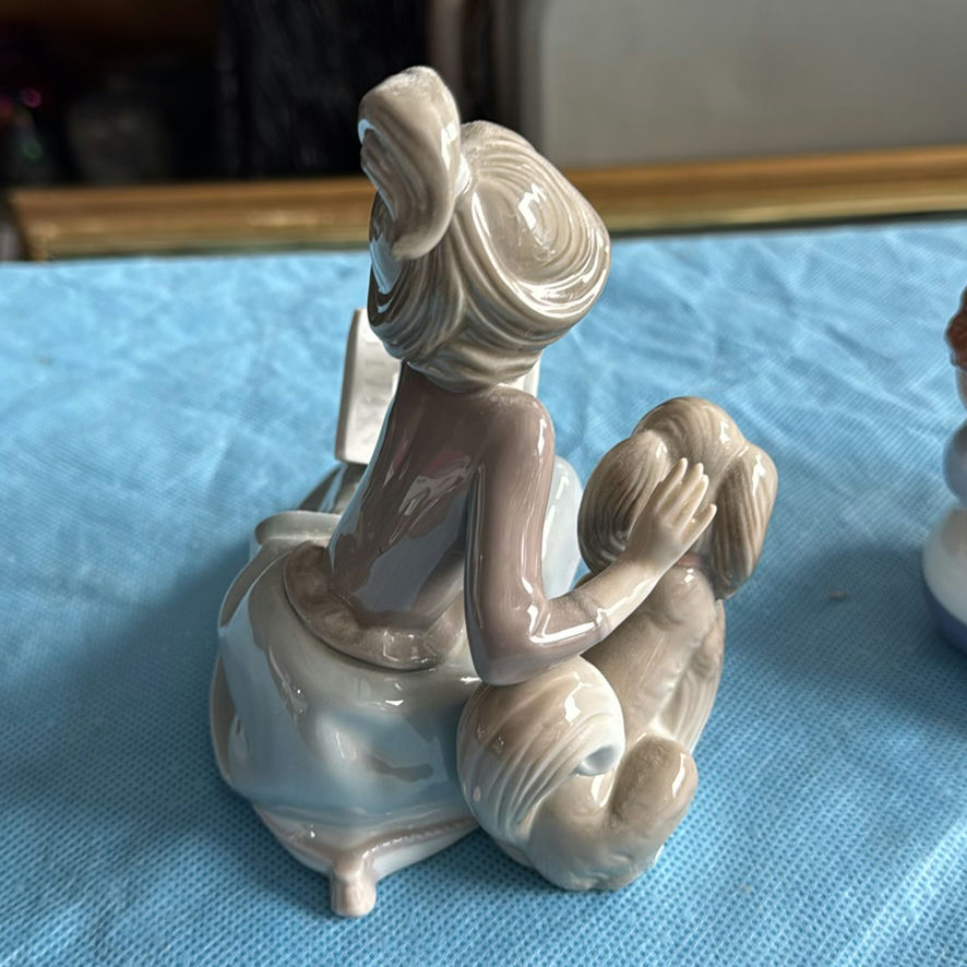 Lladro Figurines 5475 And 5278 - image 4 of 10