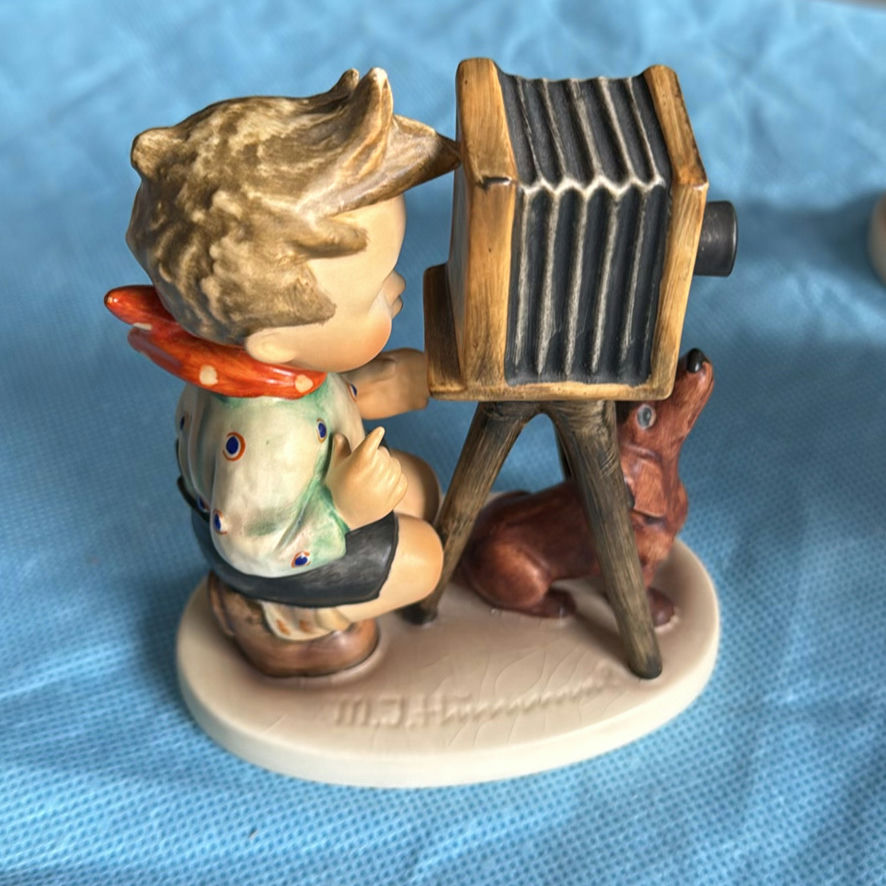 Hummel Figurines - image 29 of 36