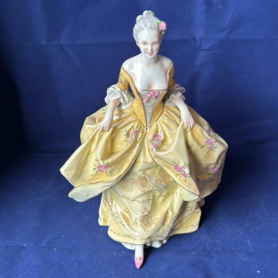 Authentic Richard Ginori-Capodimonte porcelain figurine - image 1 of 6
