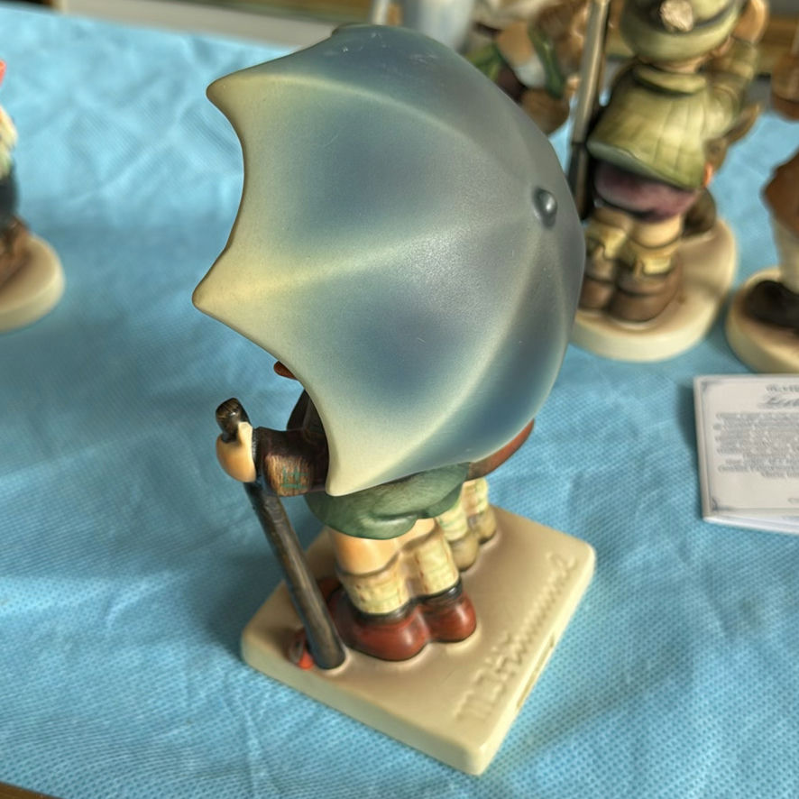 Hummel Figurines - image 27 of 36