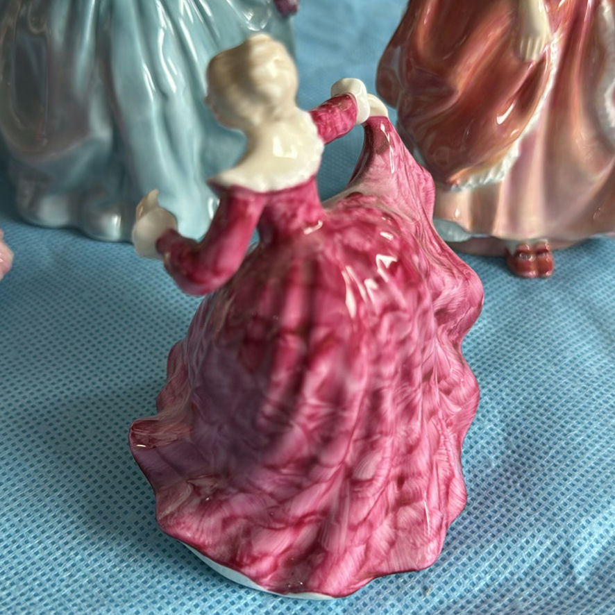 Royal Doulton 6 Smaller Figurines - image 13 of 27