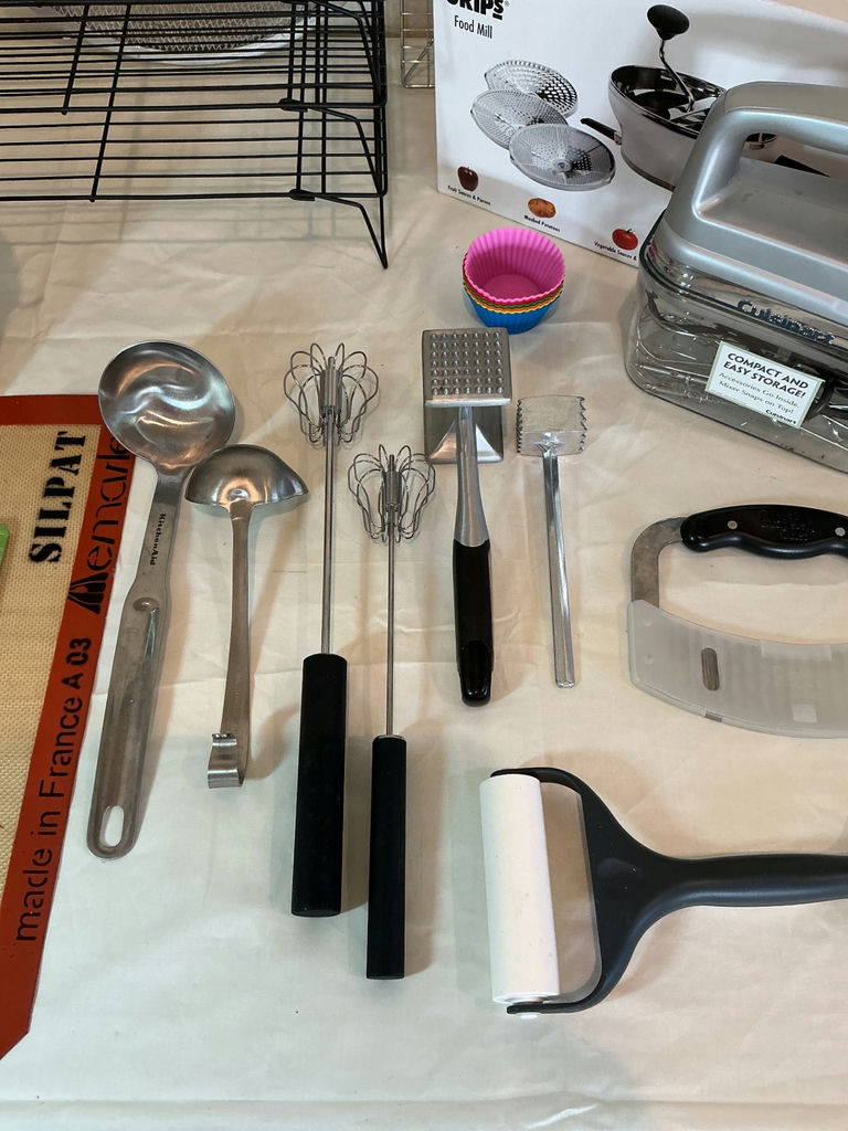 Assorted Kitchen Tools, Gadgets, and Storage Items - image 3 of 6