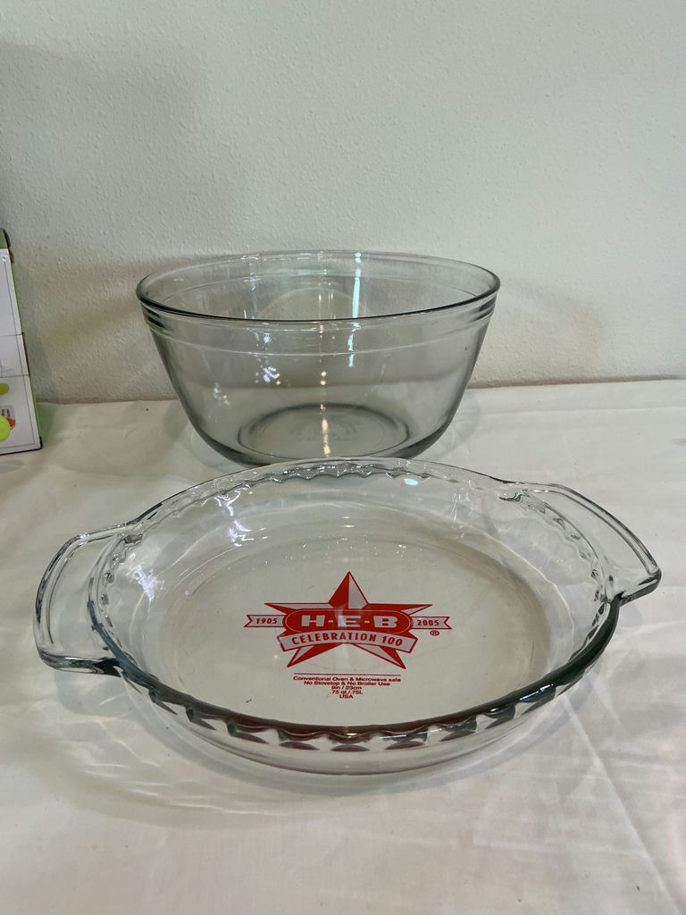 Spiralizer, Stainless Steel Bowls, Glass Mixing Bowls, and Pyrex Measuring Cups - image 4 of 5