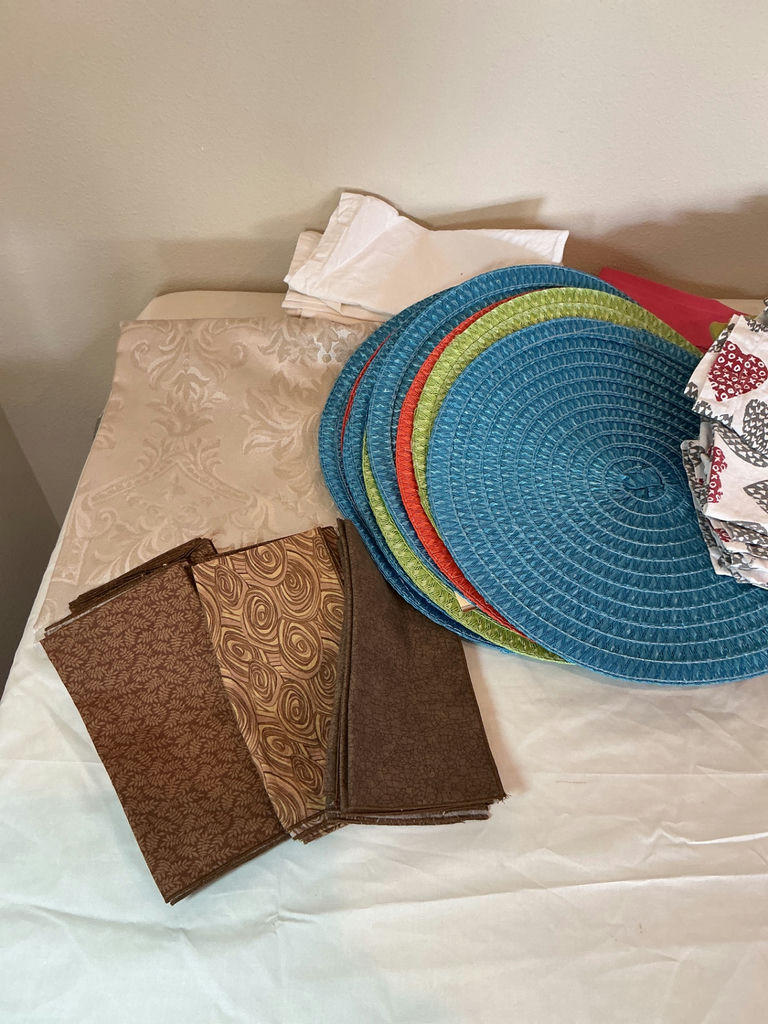 Placemats and napkins. - image 2 of 3